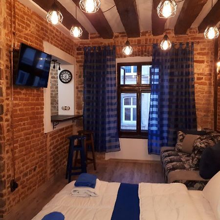 Дизайнерські апартаменти в стилі Loft в самому серці Львова Экстерьер фото
