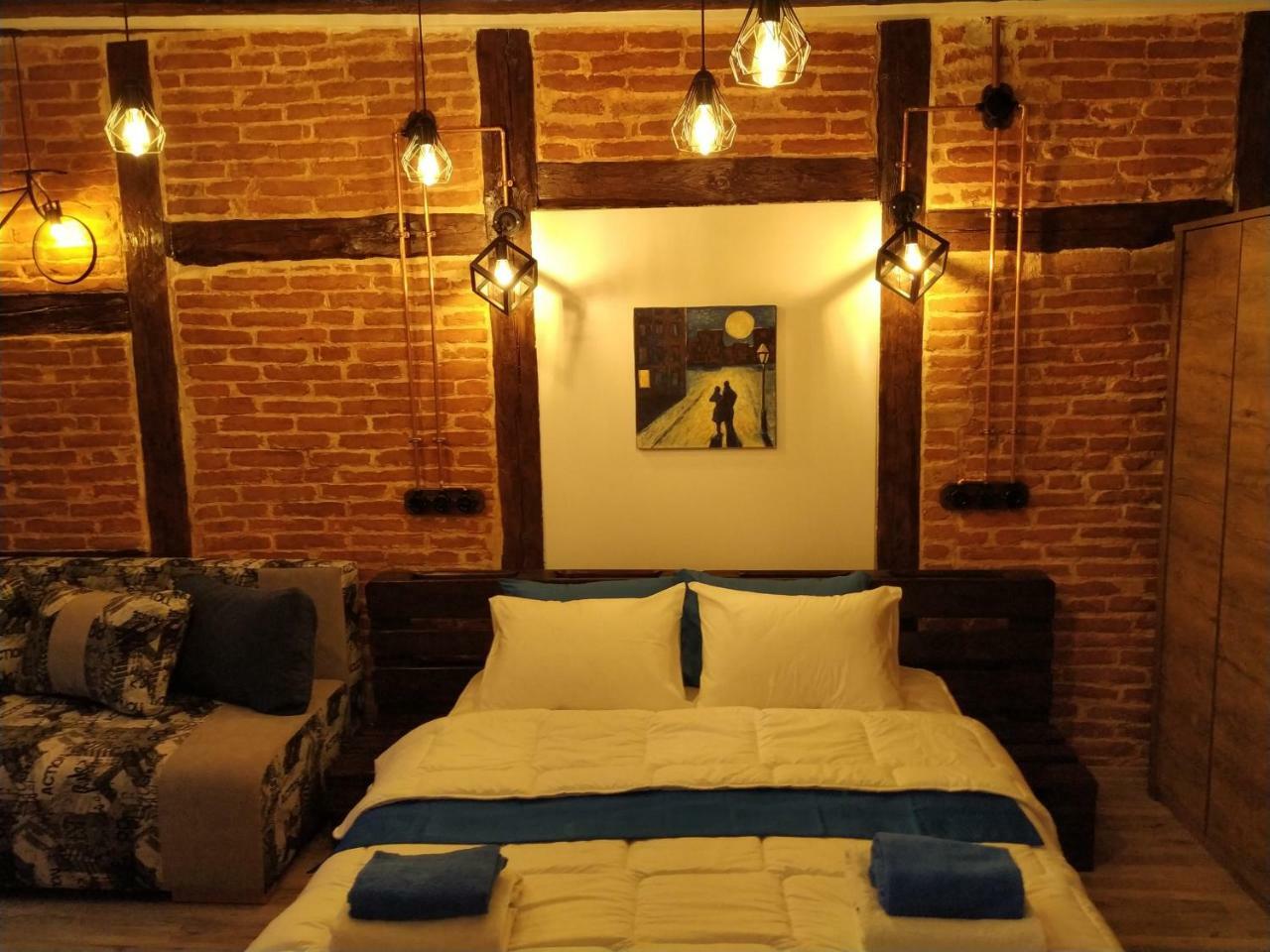 Дизайнерські апартаменти в стилі Loft в самому серці Львова Экстерьер фото