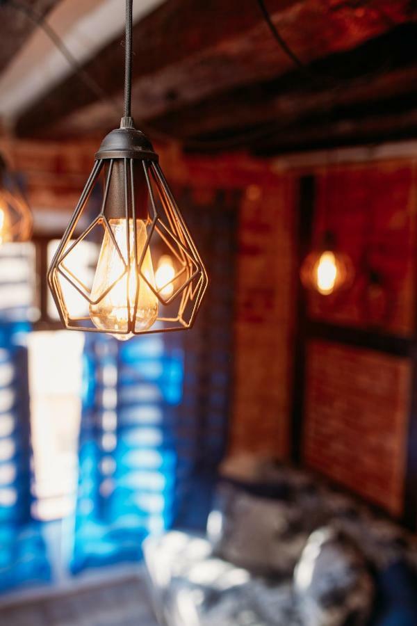 Дизайнерські апартаменти в стилі Loft в самому серці Львова Экстерьер фото
